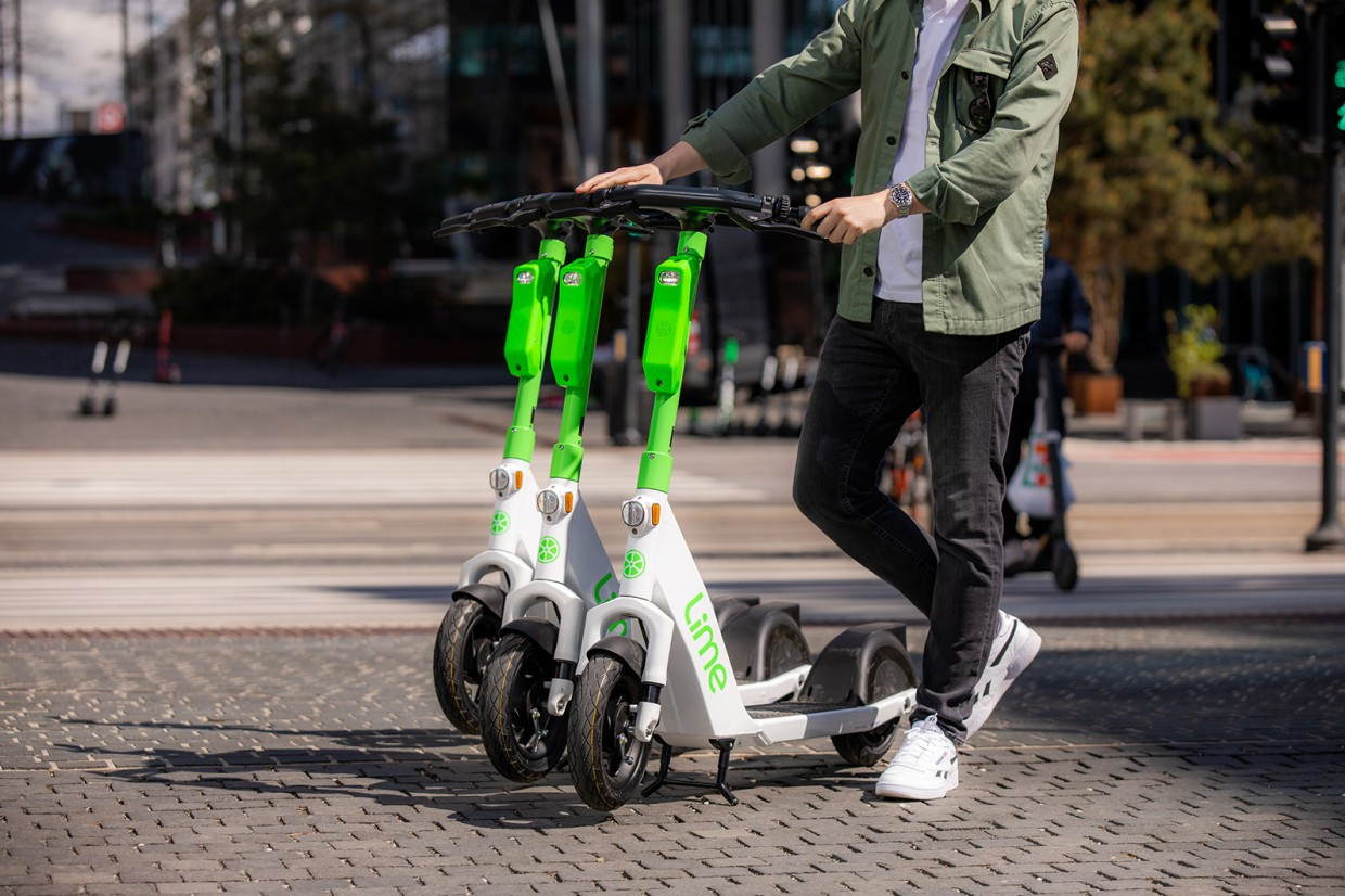 Salford extends Lime e scooter trial to 2024 Move Electric